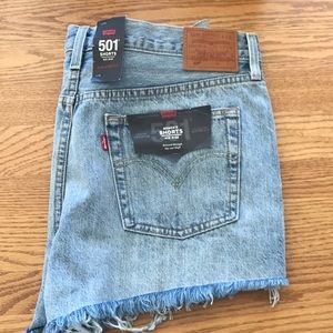 Levi’s mid rise button fly distressed/rough hem denim shorts